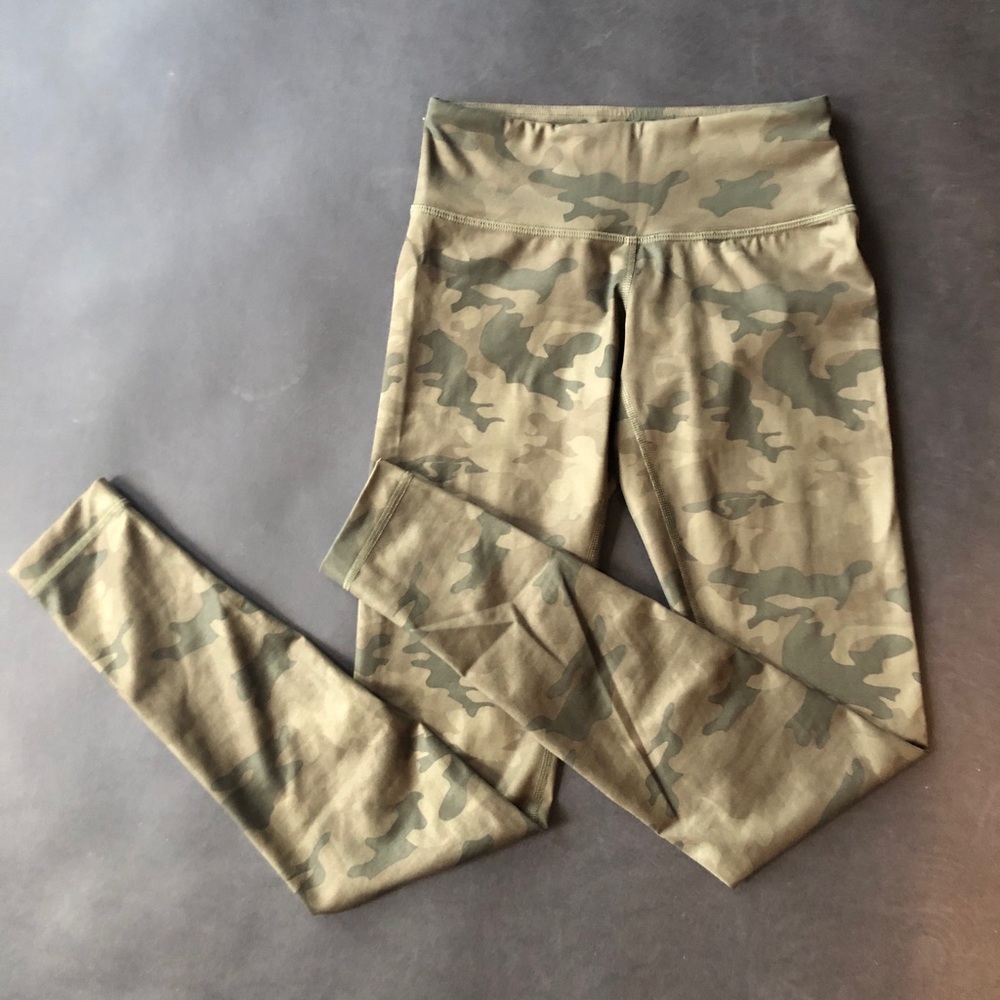 Lululemon low-rise camo leggings - GREAT CONDITION